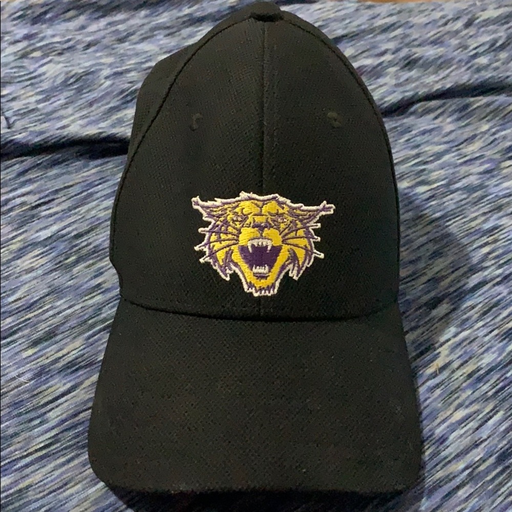 Men’s Under Armour wildcat golf hat